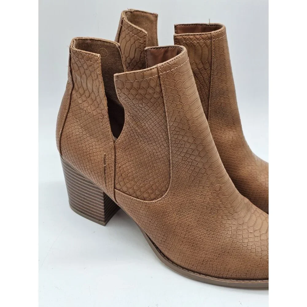 ZBY Pointed Toe Front V Chunky Heel Boots Women's Size 10 Boho Cowgirl Country